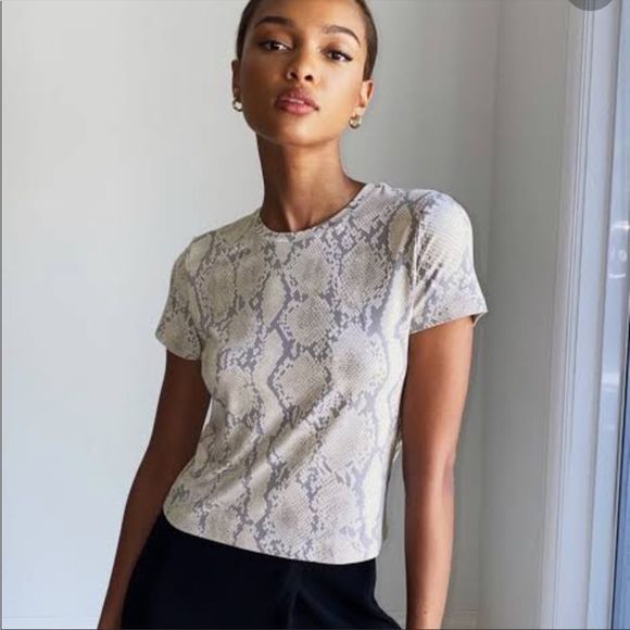 Aritzia shirt Babaton Crop Tee in Snake Print size XS - Picture 7 of 7